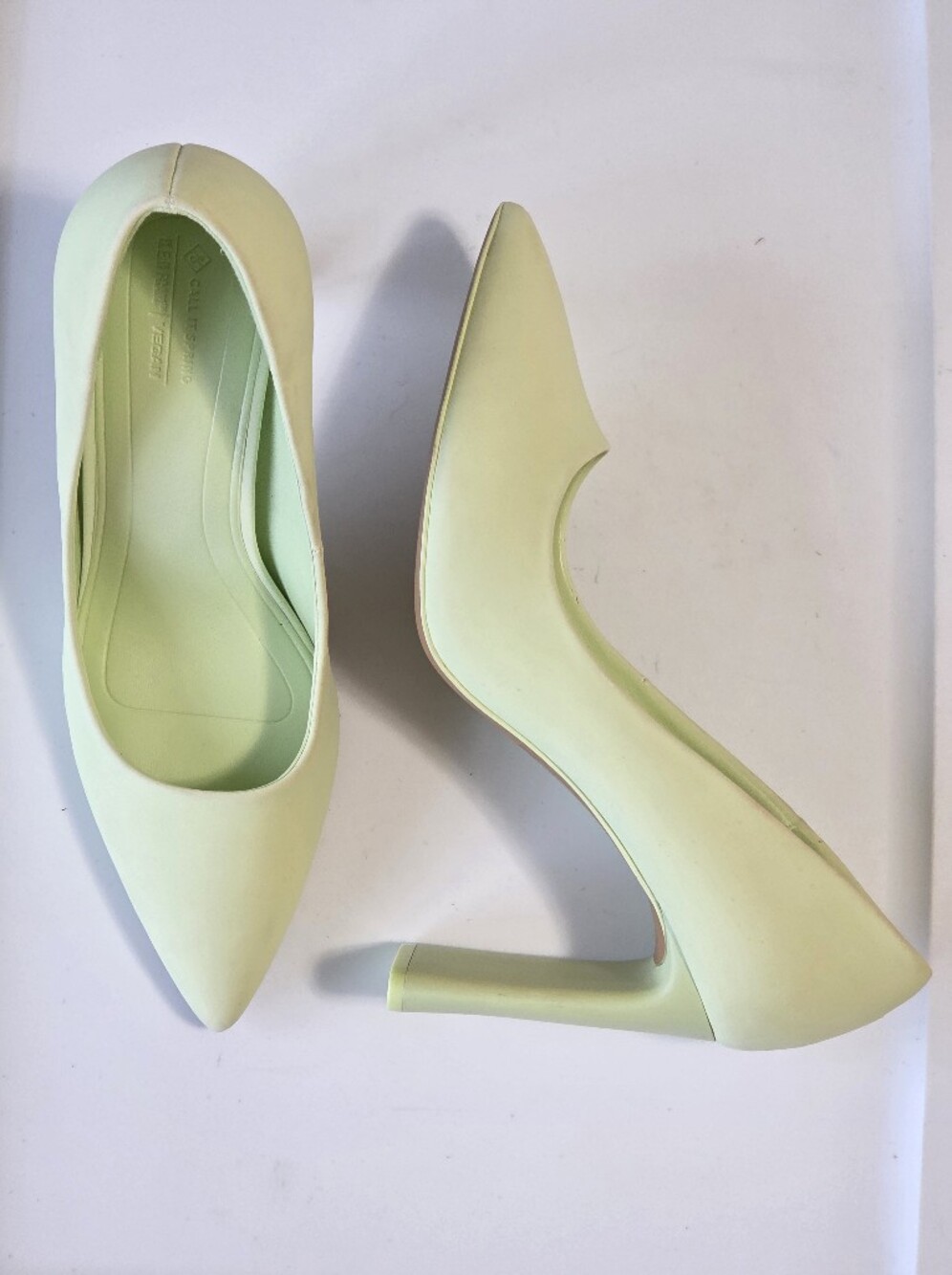 CIS Mint Green Soft Vegan Leather Pointed Toe Unique Heels Pastel Sz 9 Statement